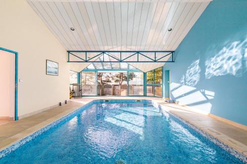 Maison avec piscine pour 13, a Notre Dame de Riez : Maisons de vacances proche de Commequiers