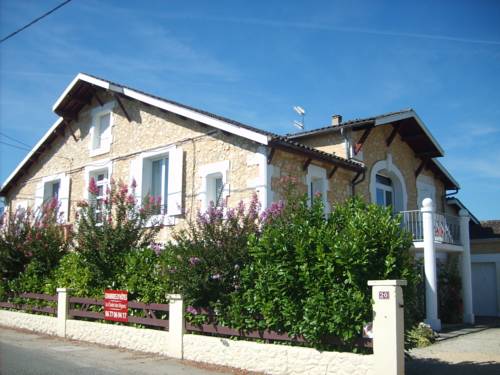 Le Chalet des Vignes : B&B / Chambres d'hotes proche de Rouffignac-de-Sigoulès