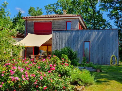 Le Milan Maison de standing avec sa piscine chauffée proche de Sarlat : Maisons de vacances proche de Prats-de-Carlux