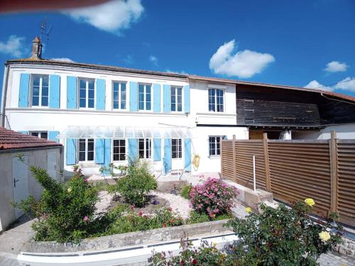 Rochefort, Charentaise 3 à 7 personnes, 3 étoiles : Maisons de vacances proche de Vergeroux