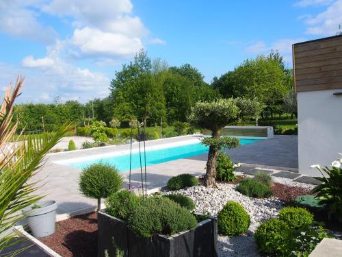 L'Ecolière - Villa Piscine Chauffée - Rêve au Mans : Appartements proche de Beaumont-sur-Sarthe