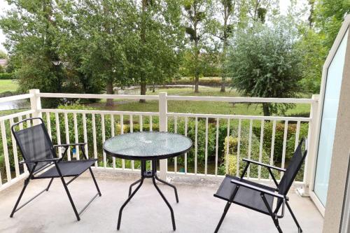 Nice bright nest with balcony near the sea : Appartements proche de Varaville