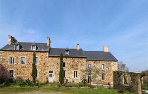 Amazing home in Trvrec with WiFi and 3 Bedrooms : Maisons de vacances proche de Saint-Gilles-les-Bois