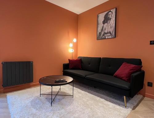 Léa Room - Gîte Romantique - Jacuzzi : Appartements proche de Garcelles-Secqueville