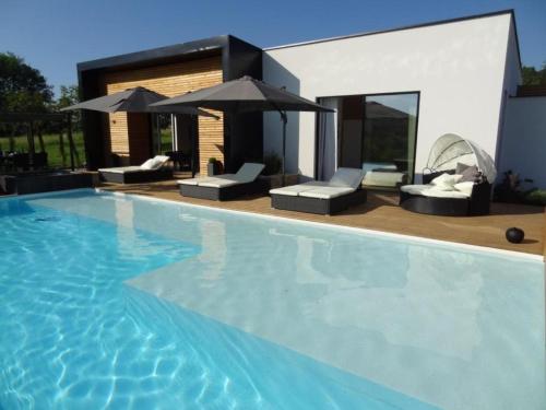 Splendide Villa ESTEVE piscine démesurée proximité Sarlat : Villas proche de Saint-Julien-de-Lampon