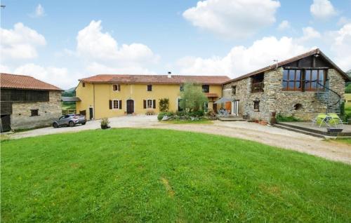 Amazing apartment in Montouss with Outdoor swimming pool, WiFi and 2 Bedrooms : Appartements proche de Lannemezan