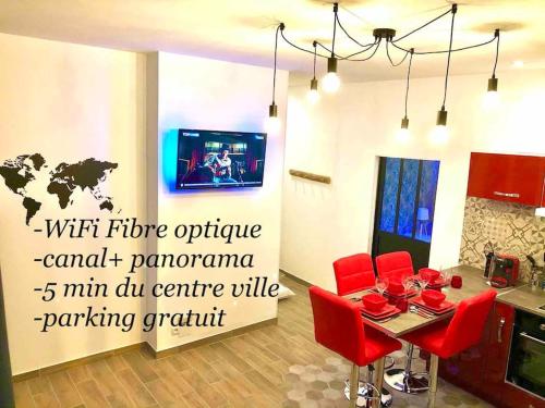 Le Led Room,Centre ville place de parking gratuite : Appartements proche de Courtois-sur-Yonne