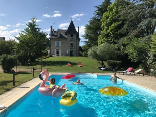 Grande maison familiale 12p à proximité de Blois : Maisons de vacances proche de Les Montils