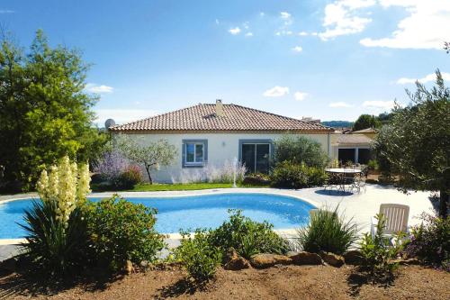 Pretty holiday home with garden and private pool, Gabian : Maisons de vacances proche de Pouzolles