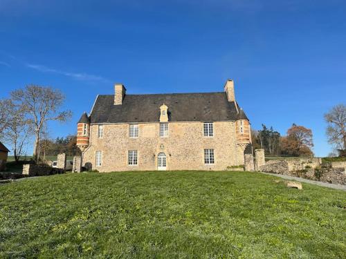 Manoir 17eme siècle en pleine campagne : Villas proche de Saint-Georges-Montcocq