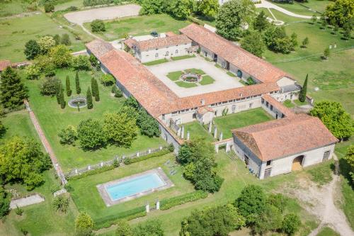 Les Grands Chais de La Meyfrenie - Vacances au calme en Dordogne jusqu'à 21 personnes : Maisons de vacances proche de Verteillac
