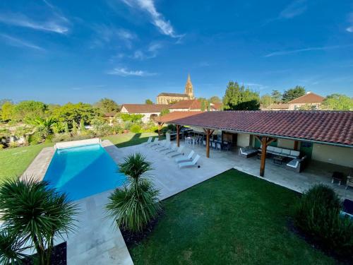 Large House near Marciac & Heated Salt Water Pool : Villas proche d'Aignan