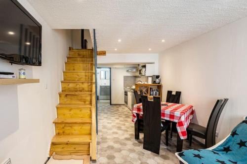 Maison atypique dans circulade : Appartements proche de Villeneuve-lès-Montréal