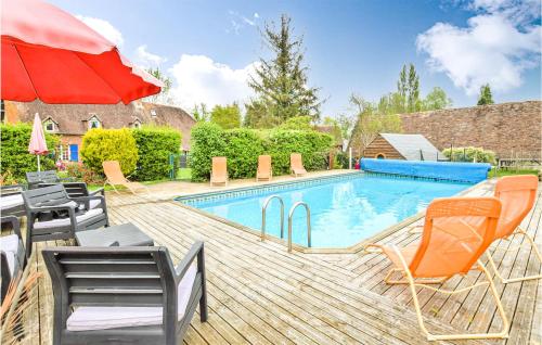 Beautiful home in Vieux-Pont-En-Auge with WiFi, 3 Bedrooms and Outdoor swimming pool : Maisons de vacances proche de Le Mesnil-Durand