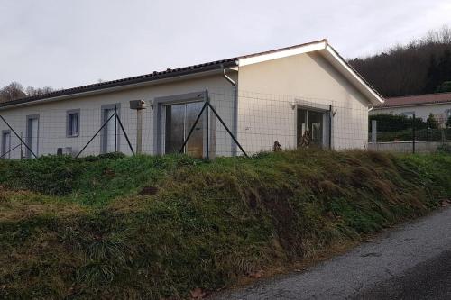 maison entière 8 couchages : Maisons de vacances proche de Montseveroux