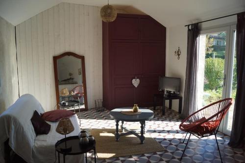 Petite longère du Clos Madeleine : Maisons de vacances proche de Le Miroir