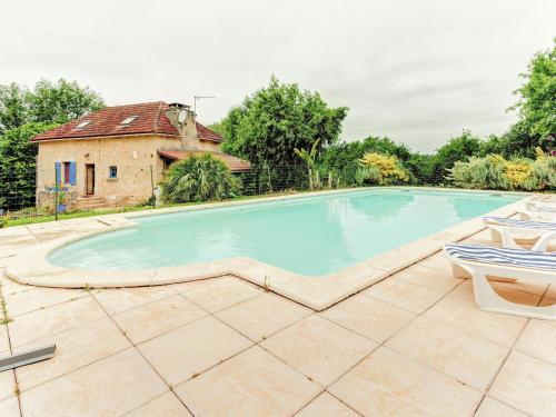 Serene Holiday Home in Besse with Swimming Pool : Maisons de vacances proche de Prats-du-Périgord