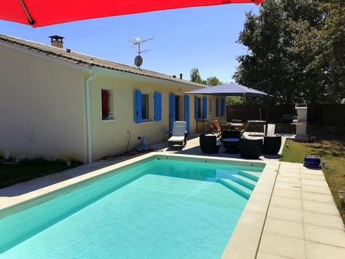 Maison climatisée de plein pied avec piscine : Maisons de vacances proche de Bernos-Beaulac