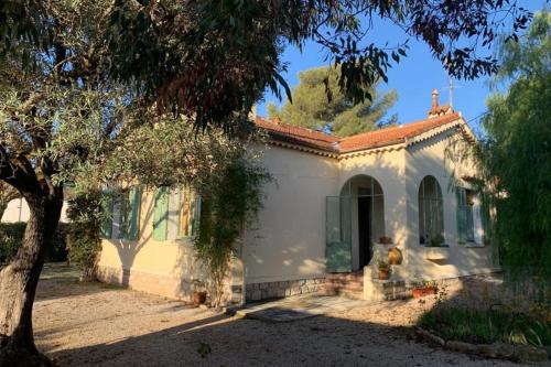 House La Ruche with garden near the sea : Maisons de vacances proche de Ceyreste
