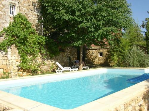 Landhaus mit Pool Petite Mombette : Maisons de vacances proche de Daglan