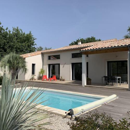 Villa Les Fuseaux avec piscine chauffée à Grignan : Villas proche de Salles-sous-Bois