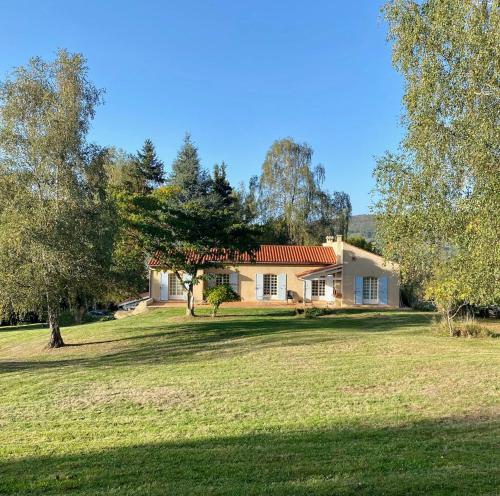 Foix Villa 150m2 dans très grand parc arboré : Villas proche de Soula