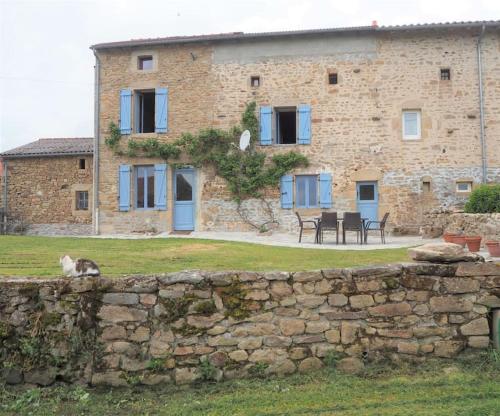 Two Hoots - farmhouse with summer pool. : Maisons de vacances proche de Bessines-sur-Gartempe