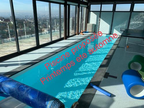 ECO STUDIOS mezzanine wifi piscine stationnement gratuit terrasse dans jardin : Maisons de vacances proche de Houppeville
