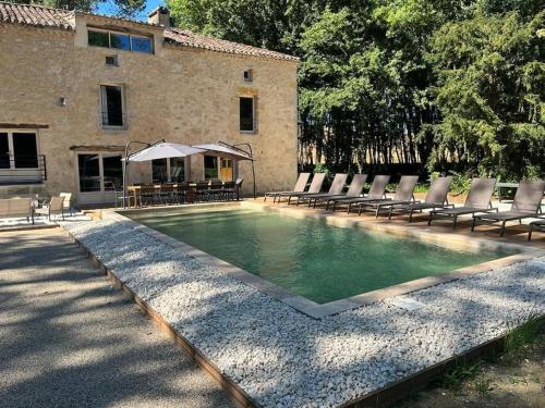 Magnifique villa en pierre avec piscine : Villas proche de Calignac