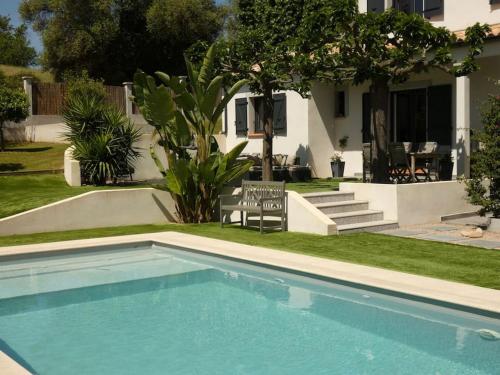 Logement près d'Ajaccio avec piscine : Maisons de vacances proche de Valle-di-Mezzana