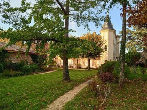 Maison calme avec piscine entourée de son parc : Villas proche de Satillieu
