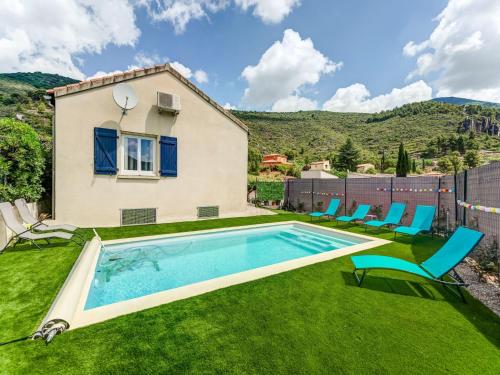 Beautiful holiday home in Roquebrun with swimming pool : Maisons de vacances proche de Saint-Vincent-d'Olargues