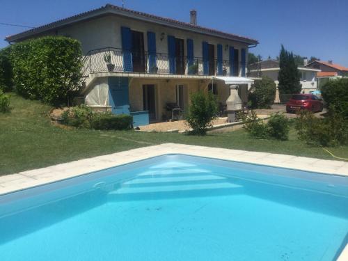 Inviting 2-Bed Apartment with pool in Saint-Romain : Appartements proche de Saint-Romain