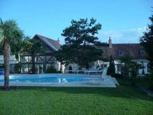 Belle maison à 1h20 de Paris avec piscine chauffée, 19 pers : Maisons de vacances proche de Fontaine-Fourches