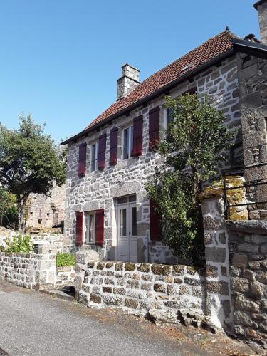 Maison de Village Hautefage : Maisons de vacances proche de La Chapelle-Saint-Géraud