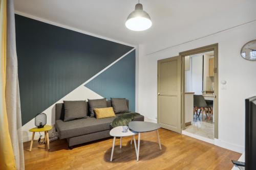 Chic house with parking : Appartements proche de Saint-Germain-sous-Doue