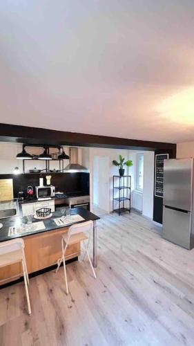 Logement moderne au coeur du village : Appartements proche de Castelnau-Pégayrols