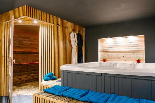 L'alcôve du 510 - Spa - chambre romantique - sauna - salle de jeux : Appartements proche de Campsas