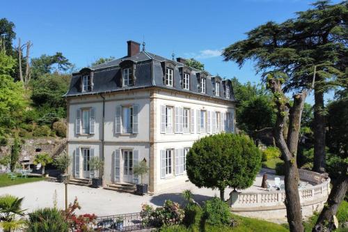 Grand appart 150m2 dans belle maison bourgeoise : Maisons de vacances proche de Saint-Laurent-d'Agny