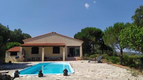 Joli Mas avec piscine et vue : Villas proche de Castelnou
