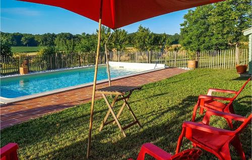 Awesome Home In Saint-bonnet With Outdoor Swimming Pool, Private Swimming Pool And 4 Bedrooms : Maisons de vacances proche de Péreuil