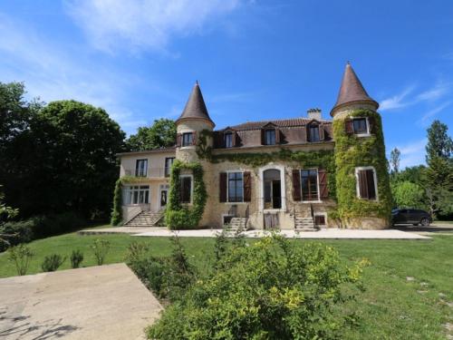Chateau de la Biste : B&B / Chambres d'hotes proche de Tieste-Uragnoux