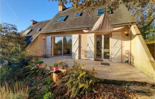 Amazing home in Molan-sur-Mer with 3 Bedrooms and WiFi : Maisons de vacances proche de Riec-sur-Belon