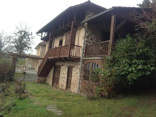 superbe petite maison de caractère dans le Cantal : Maisons de vacances proche de Maurs