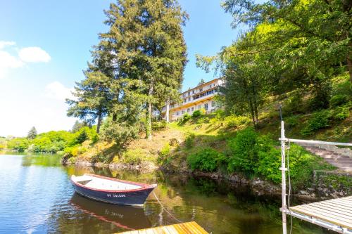 Le Chalet du Lac : Maisons d'hotes proche de Bersac-sur-Rivalier