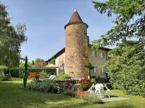 La Tour du Château de Chaintré : Maisons de vacances proche de Vinzelles