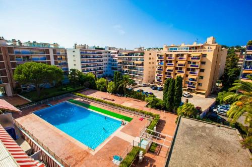 French Riviera: Seafront apt & pool near Monaco : Appartements proche de Roquebrune-Cap-Martin