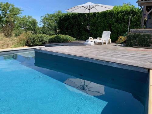 Spacious house in rural Quercy with swimming pool : Maisons de vacances proche de Carlucet