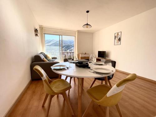 U061 - Grand studio rénové - Vue montagne : Appartements proche de Roquesteron
