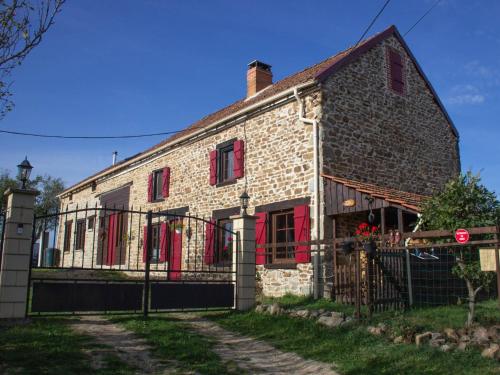 Serene cottage in Saint-Maurice-près-Pionsat with pool : Maisons de vacances proche de Marcillat-en-Combraille